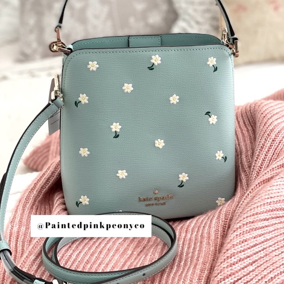 kate spade Handbags - 🆕 KATE SPADE | Blue Daisy Purse Bucket Bag